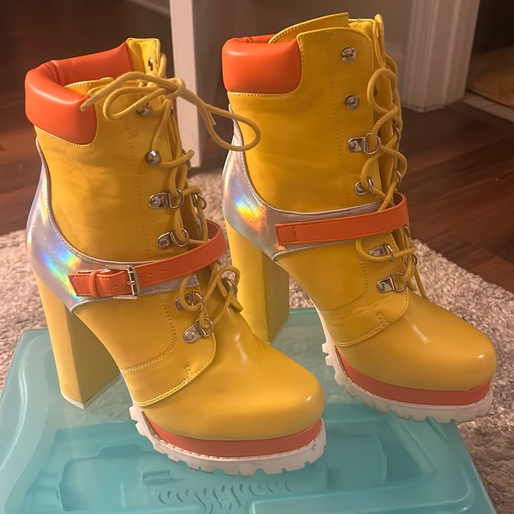 Fun Chunky platform lace up Ankle Boot. Yellow, Orange & Silver. Rubber bottom